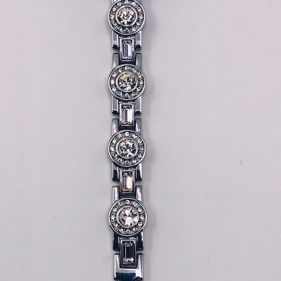 Badgley Mischka Women's Silver-tone Crystal Watch - Picture 8 of 8